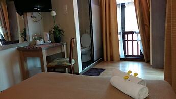 D'Feringghi Haus Hotel & Restaurant