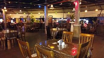 D'Feringghi Haus Hotel & Restaurant