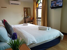 D'Feringghi Haus Hotel & Restaurant