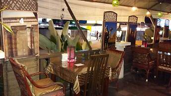 D'Feringghi Haus Hotel & Restaurant