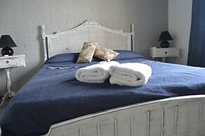 Pastora Suites & Hostel