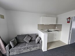 88 Wallace Court Motel