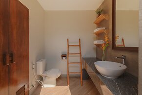 Royal Regantris Villa Karang