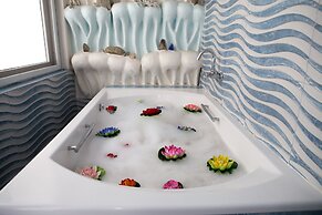 Royal Penguin Boutique Hotel & Spa