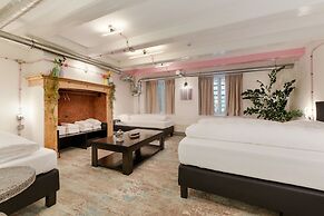 Will & Tate City Stay