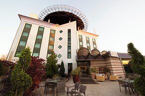 Castagna Palace Hotel & Restaurant