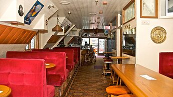 Madison Manor Boutique Hotel