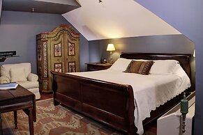 200 South Street Inn