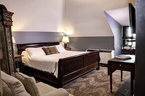 200 South Street Inn