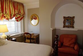 200 South Street Inn