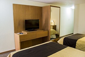 La Posada Hotel & Suites