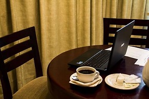 La Posada Hotel & Suites