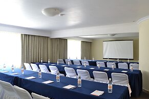 La Posada Hotel & Suites