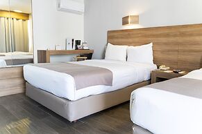La Posada Hotel & Suites