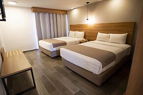 La Posada Hotel & Suites