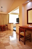 La Posada Hotel & Suites