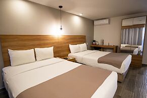 La Posada Hotel & Suites