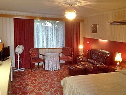 Motel Mayfair on Cavell