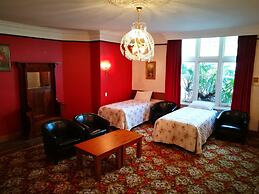 Motel Mayfair on Cavell