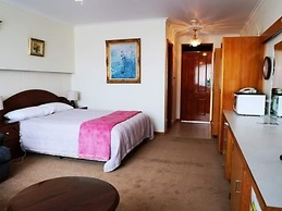 Motel Mayfair on Cavell