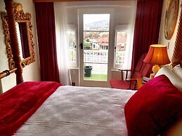 Motel Mayfair on Cavell