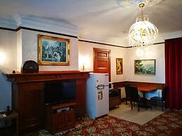 Motel Mayfair on Cavell