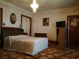 Motel Mayfair on Cavell