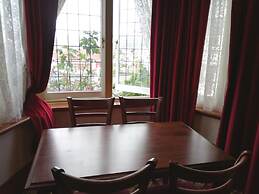 Motel Mayfair on Cavell