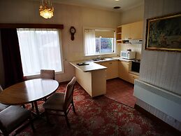 Motel Mayfair on Cavell