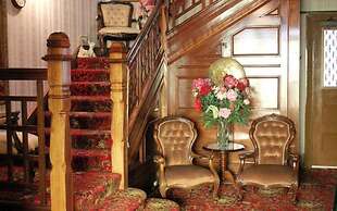 Motel Mayfair on Cavell