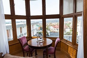 Motel Mayfair on Cavell