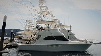 Fish Hook Marina & Lodge