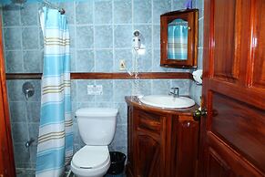 Fish Hook Marina & Lodge