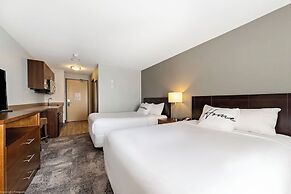 Home Inn and Suites Lloydminster