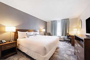 Home Inn and Suites Lloydminster