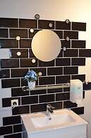 The Flying Pig Uptown Hostel