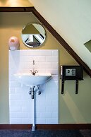 The Flying Pig Uptown Hostel