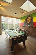 The Flying Pig Uptown Hostel