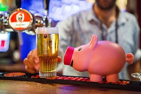 The Flying Pig Uptown Hostel