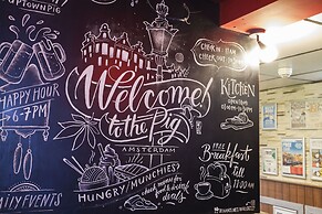 The Flying Pig Uptown Hostel