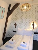 The Flying Pig Downtown Youth Hostel