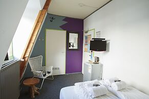 The Flying Pig Downtown Youth Hostel