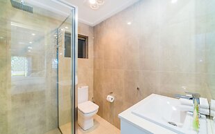 Moby Dick Waterfront Resort Motel