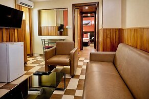 YaahoT Hotel