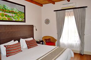 Oakhurst Hotel