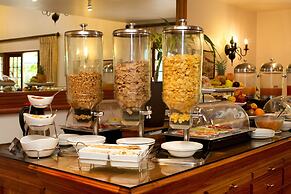 Oakhurst Hotel