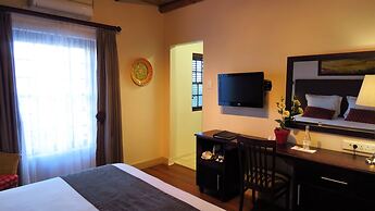 Oakhurst Hotel