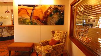Oakhurst Hotel