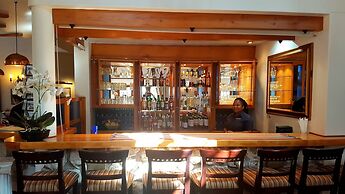 Oakhurst Hotel