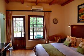 Oakhurst Hotel
